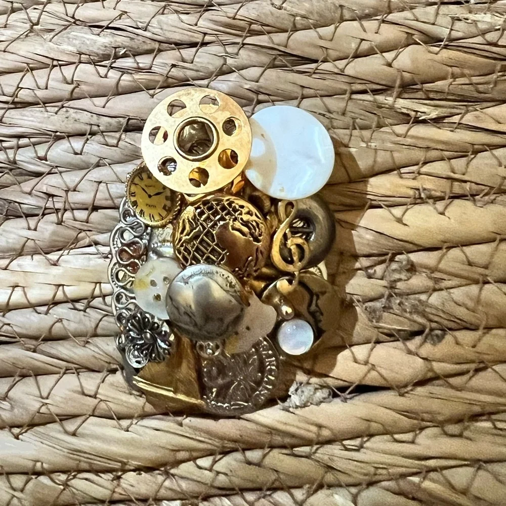Vintage Brooch Pin Steampunk Watch Face Parts bobbin Button Artistic Mixed